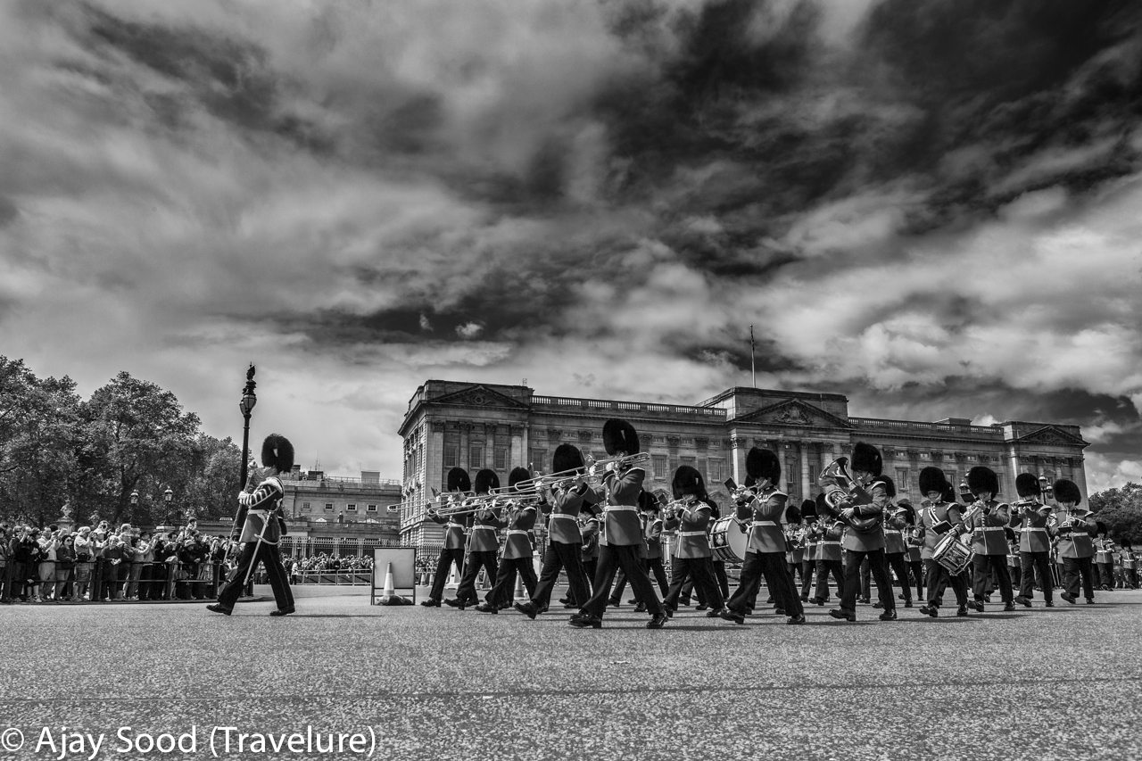 Colours of London in Black & White Colours of London in Black & White