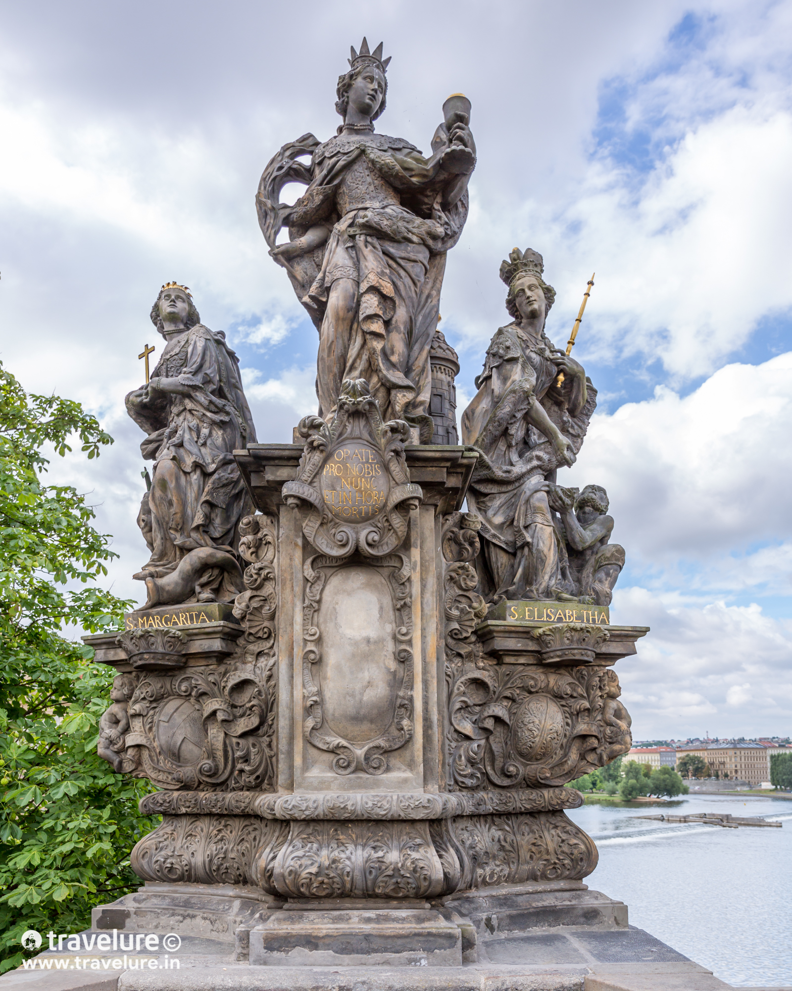 Czech out 35 stunning images from one of the most scenic destinations in Eastern Europe - Prague. Special mention: Charles bridge & its 30 statues! #Prague #Czechia #CzechRepublic #Instagram Instagram Roundup Prague Czech Republic