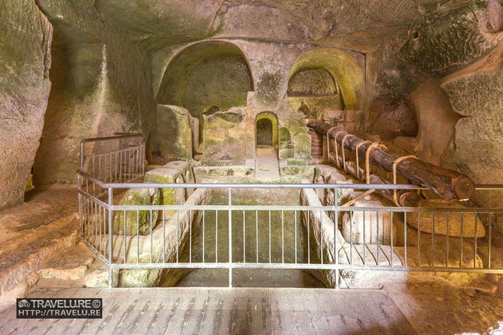 Oil Press Cave - Bet Guvrin-Maresha Caves Israel - Travelure ©