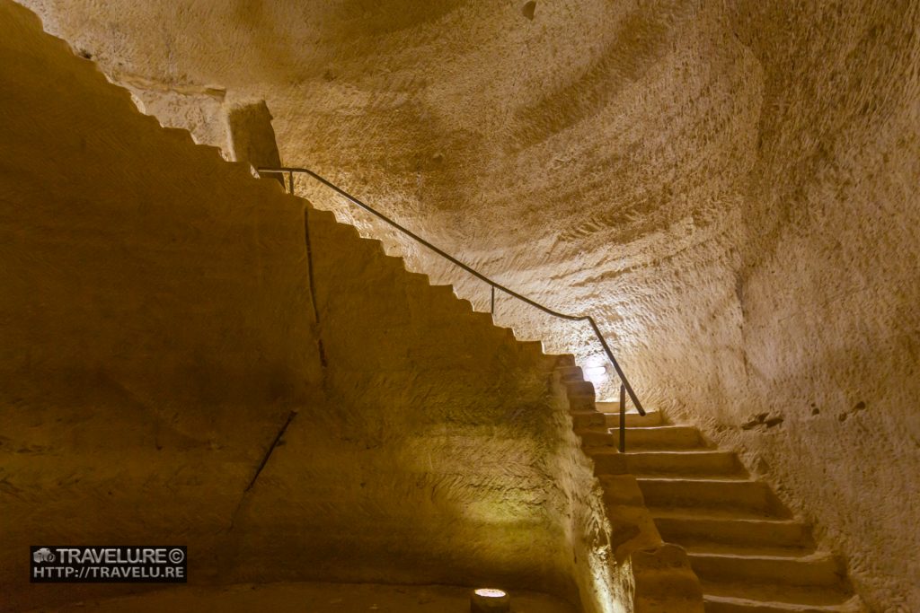 Stairs inside a cave - Bet Guvrin-Maresha Caves Israel - Travelure ©