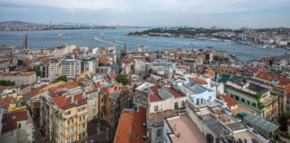 Historic Areas of Istanbul Turkey Across the Golden Horn, to the right, you can see the Historic Areas of Istanbul - Travelure ©