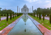 The Taj Mahal Agra India The picture postcard Taj! - Travelure ©