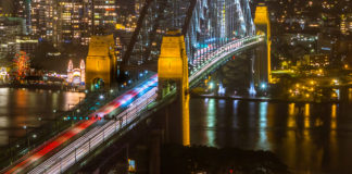 Shooting Light trails – Sydney Harbour Bridge Shooting light trails - Sydney Harbour Bridge - Travelure ©