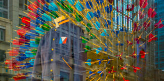 Adding mystique to glamour – Sydney show window Adding mystique to glamour - Sydney show window - Travelure ©