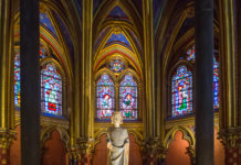 How to shoot back-lit stained glass More often than not, the darkness within a church will force you to pump up the ISO on a wide-open aperture for capturing the details inside. And the back-lit stained glass will threaten over-exposure. This requires a precarious exposure balance. - How to shoot back-lit stained glass - Travelure ©