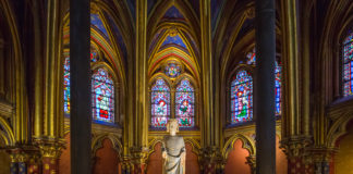 How to shoot back-lit stained glass More often than not, the darkness within a church will force you to pump up the ISO on a wide-open aperture for capturing the details inside. And the back-lit stained glass will threaten over-exposure. This requires a precarious exposure balance. - How to shoot back-lit stained glass - Travelure ©