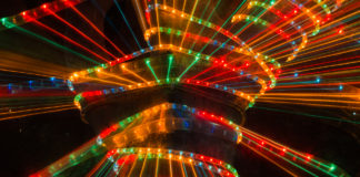 Zoom Burst: Energise Your Shots The Zoom Burst Photography technique can infuse photographs with a burst of energy or dynamism; lend them an abstract, artistic quality or a sense of mystique; or create a focus or strong leading lines that draw the viewer’s eyes to the core subject. - Energise your shots with Zoom Burst - Travelure ©