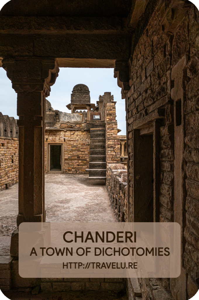 Badal Mahal, a gate leading to nowhere built by the Malwa kings; Kati Ghati Gateway, built to welcome the Sultan of Malwa Ghiyasuddin Khilji, with no door or even no spot for hinges to hold a door. These facts had me rolling my eyes again! - Chanderi - A Town of Dichotomies - Travelure ©