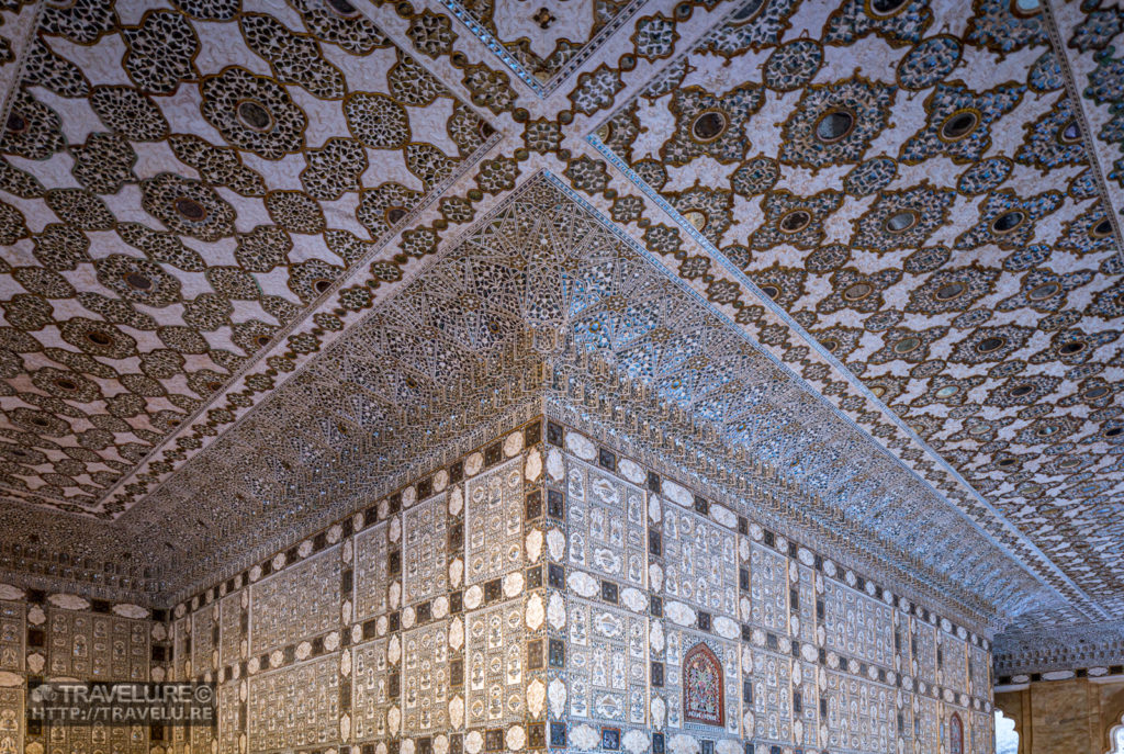 Sheesh Mahal, Amer. Hundreds of thousands of tiny mirrors adorn this palace of mirrors. - Travelure ©
