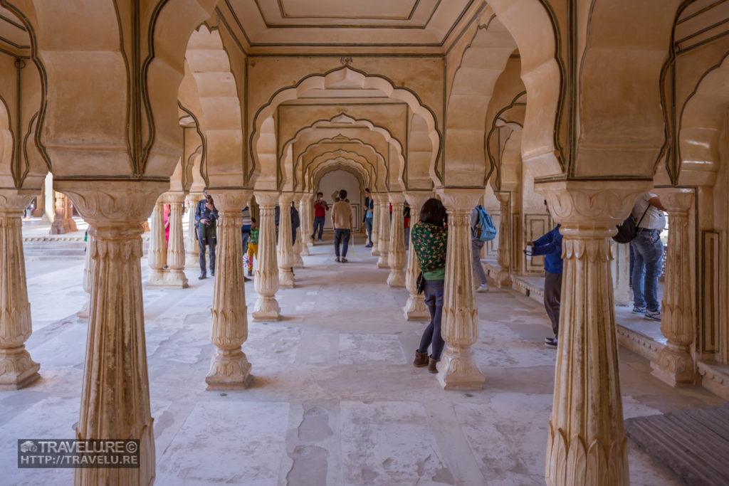 A smaller hypostyle hall, the Diwan-e-Khas - Travelure ©