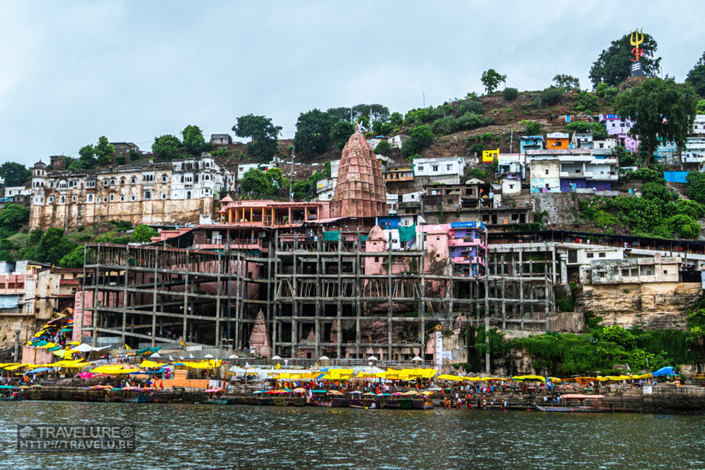 Omkareshwar Mahadev Temple houses one of the twelve Jyotirlingas - Travelure ©