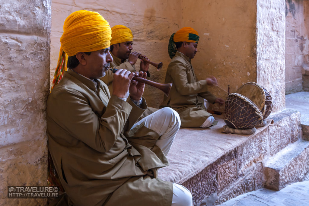 Traditional Rajasthani musicians welcome you to Mehrangarh - Travelure ©