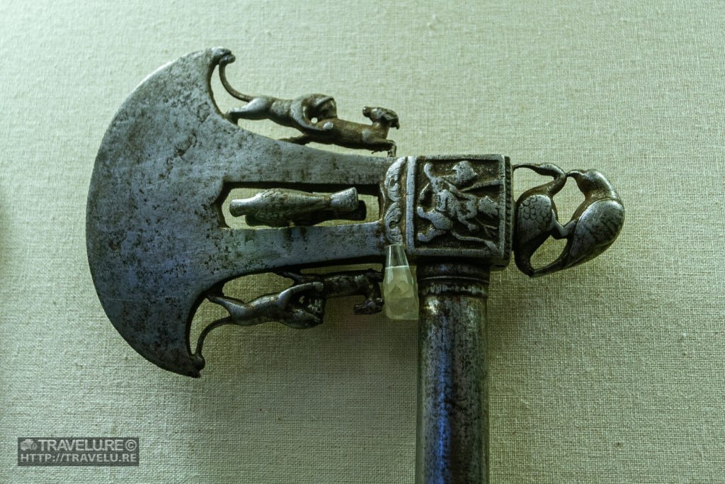 A well-crafted axe - Travelure ©