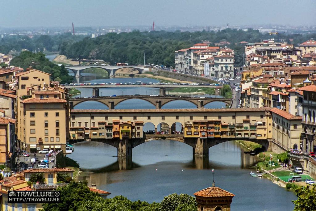 Ponte Vecchio, the shopping bridge - Travelure ©