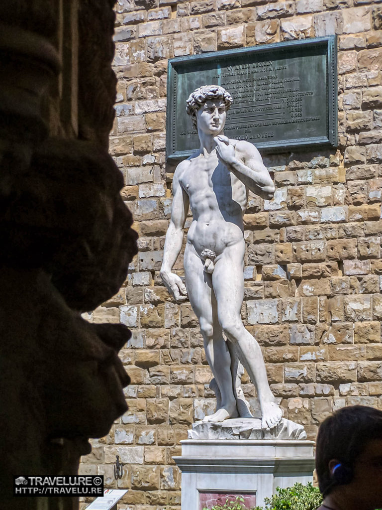 The replica of Michelangelo's David in  Piazza della Signoria - Travelure ©