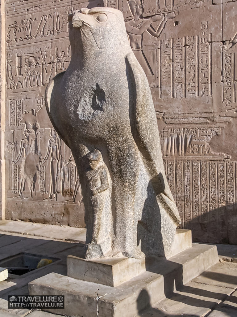 Statue of Horus stands guard outside the temple - Travelure ©