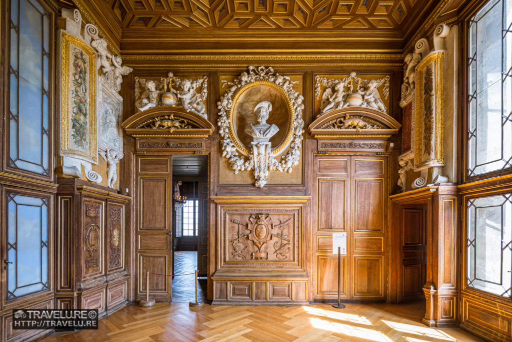 Don't miss the Baroque-Renaissance decorative elements of this room - Travelure ©