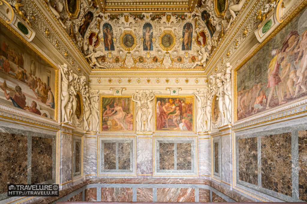 A vivid display of French Mannerist style of painting and sculpture - Travelure ©