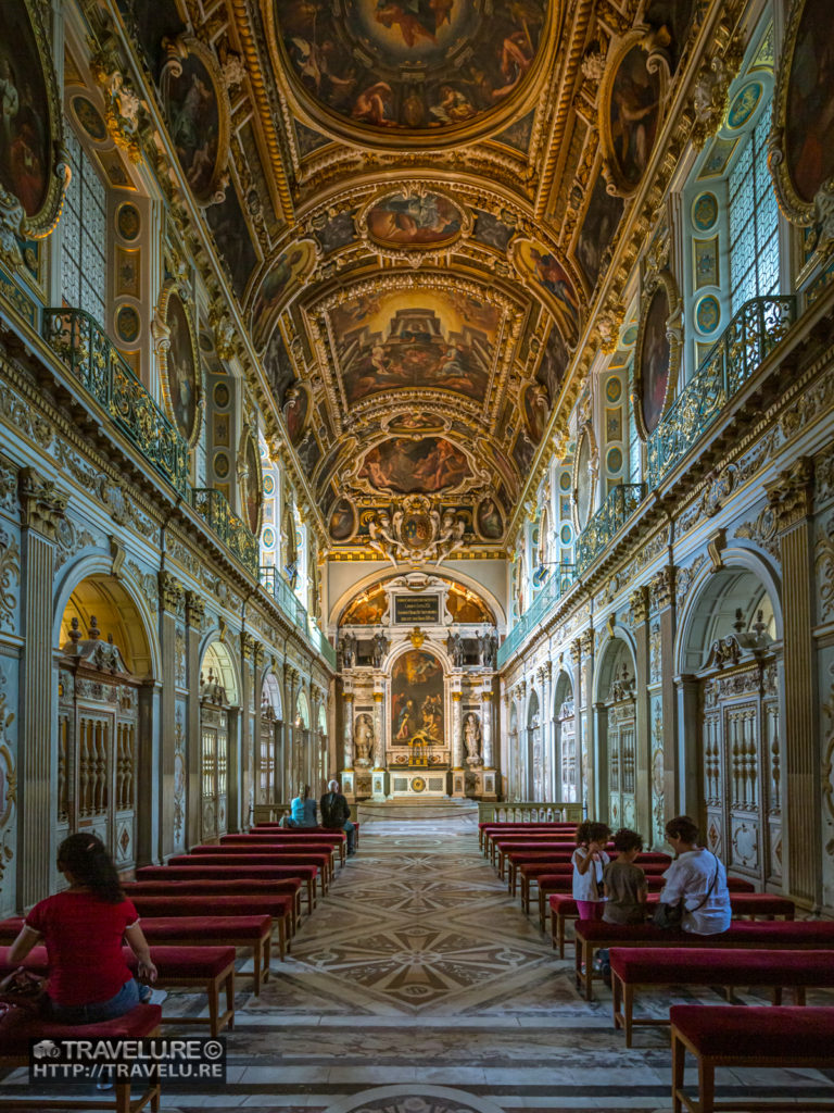 Elaborate decor of the nave of the chapel - Travelure ©