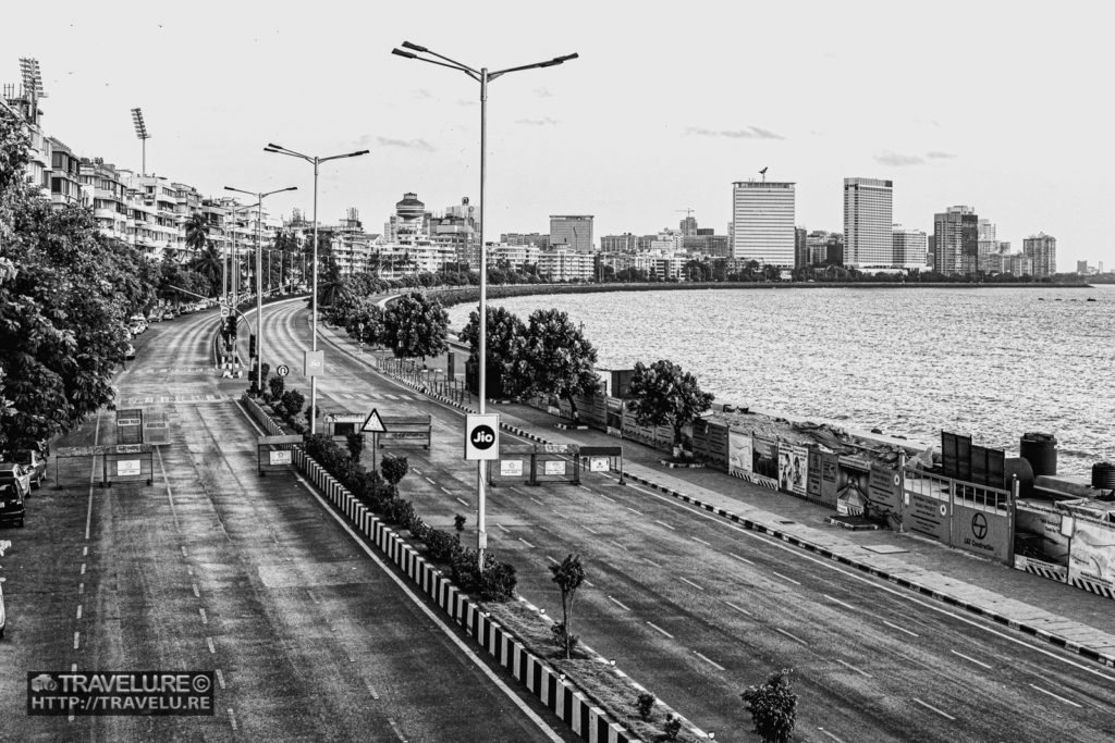 Marine Drive or the Queen’s Necklace is packed with vehicles on normal days. During the lockdown, I could actually see the asphalt surface of this gorgeous boulevard.