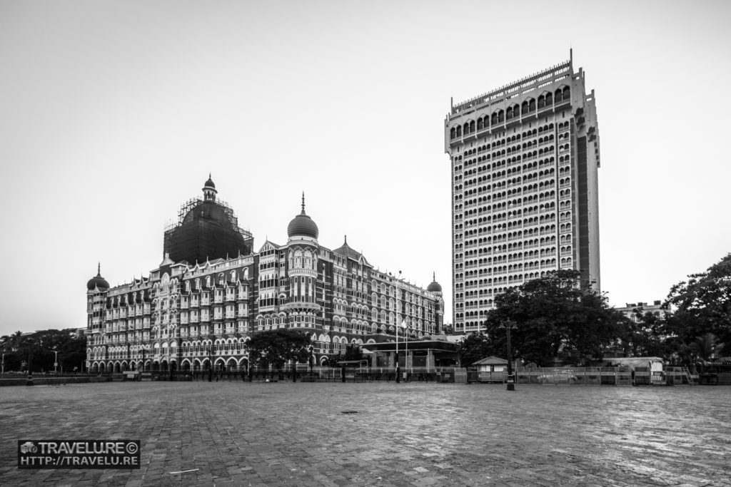I turned around to take a look at another set of icons from Mumbai, the old and the new Taj. Yet again, the surroundings bore a deserted look, while the buildings looked stately. 