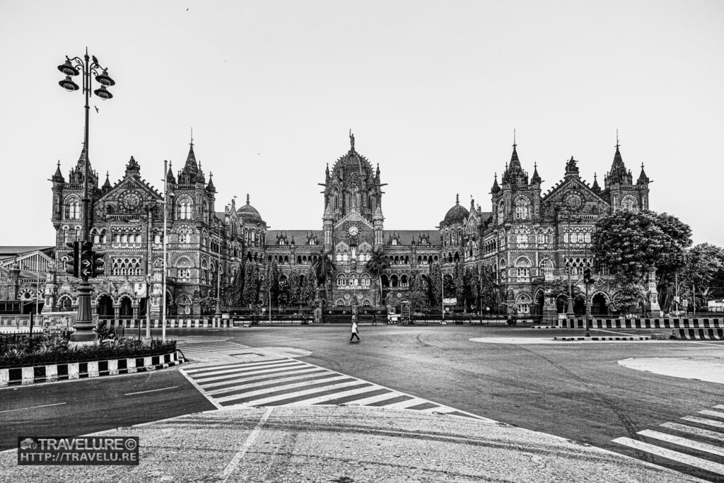 Chhatrapati Shivaji Maharaj Terminus (CSMT), earlier called Victoria Terminus, is a UNESCO World Heritage Site. Its baroque façade with superlative craftsmanship is stunning. In normal times, these roads are utterly crowded with pedestrians rubbing shoulders with motley traffic of cars, buses, and more. The lockdown brought out its stature, and the calm it exudes!