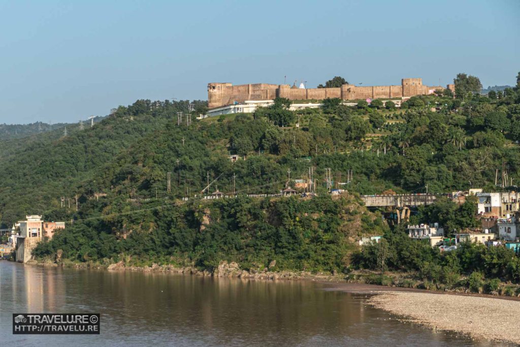 Bahu Fort, on the south bank of River Tawi - Travelure ©