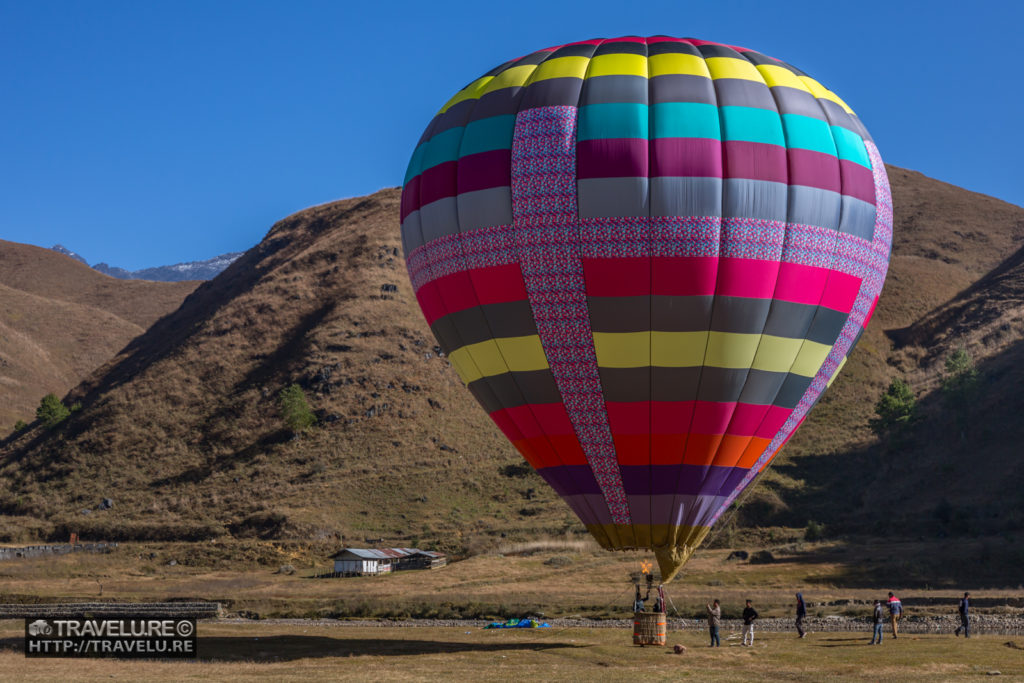 A hot air balloon ready for take-off - Travelure ©