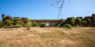 Hunt for Heritage in Goa – Part 1 The engravings at Mauxi, found on the rocks by the banks of a seasonal river Zarme (a tributary of Velus River), reflect the prehistoric man had already invented tools and implements like chisel and hammer. - Hunt for Heritage in Goa - Part 1 - Travelure ©