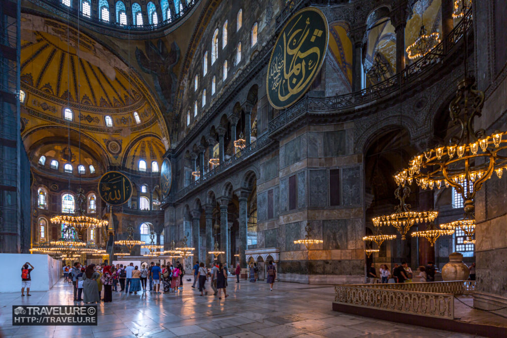 Cavernous insides of Hagia Sophia - Travelure ©