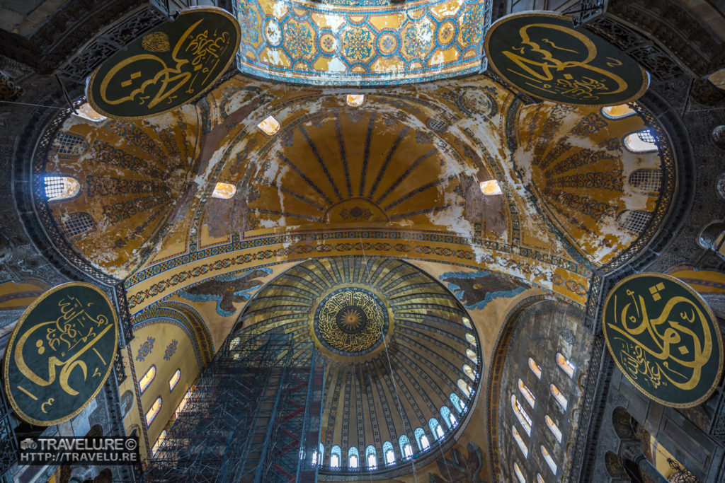 Stunning mosaic work, and murals of Hagia Sophia - Travelure ©