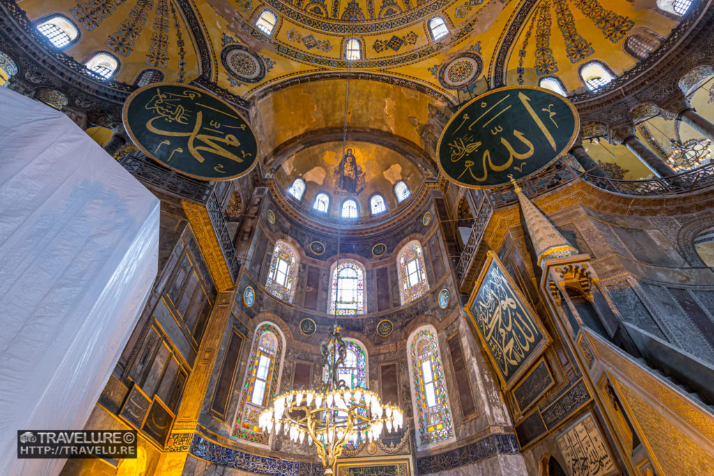 Since it was converted from a church to a mosque, you can see the Christian symbols rubbing shoulders with Islamic ones - Travelure ©