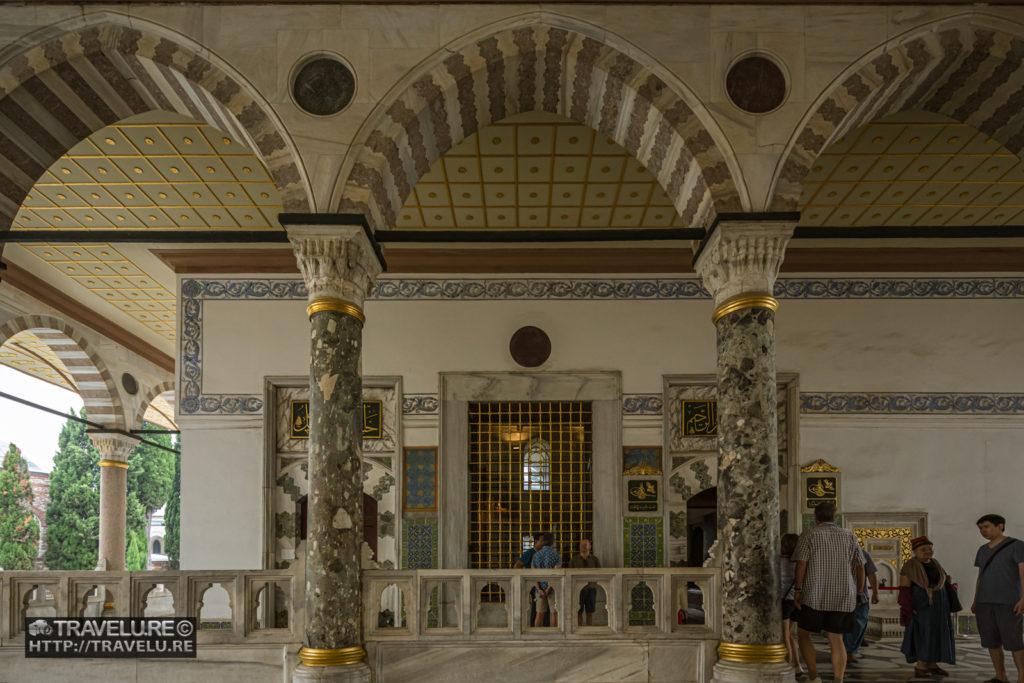 The Verandah of the Petition Room - Travelure ©