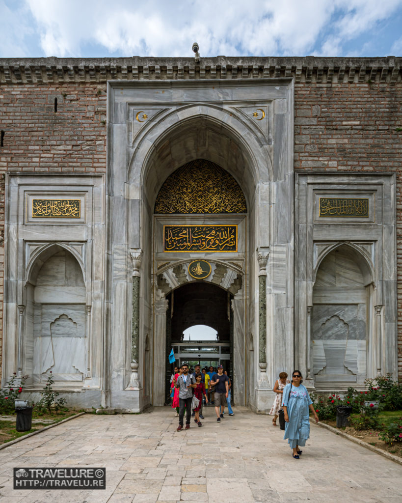 Imperial Gate that leads to the First Courtyard - view from inside - Travelure ©