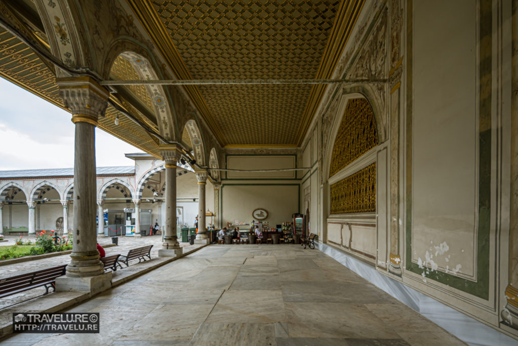 The verandah outside the Imperial Divan - Travelure ©