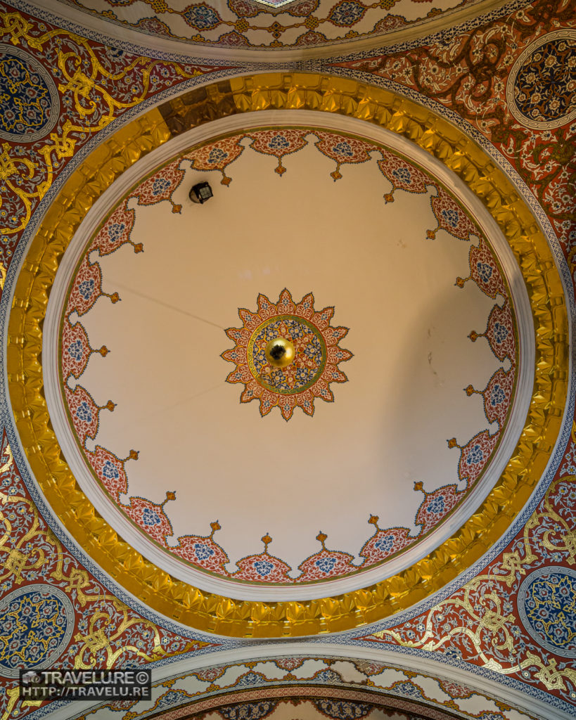 The ornate ceiling of one of the three domes of the Imperial Divan - Travelure ©