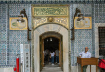 Topkapi Palace – The Sovereign Seat of the Ottomans The Turkish phrase ‘to live in a golden cage’ originated from this practice of confining the princes. - Topkapi Palace - The Sovereign Seat of the Ottomans - Travelure ©