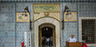 Topkapi Palace – The Sovereign Seat of the Ottomans The Turkish phrase ‘to live in a golden cage’ originated from this practice of confining the princes. - Topkapi Palace - The Sovereign Seat of the Ottomans - Travelure ©