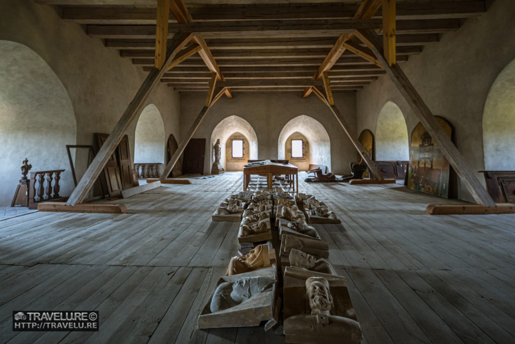 Some of the art that was still there in the castle - Travelure ©