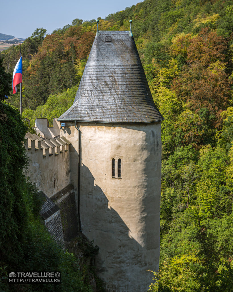 One of the towers of the castle viewed from the Big Tower - Travelure ©