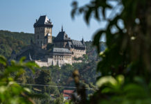 Karlstejn Castle – Czechia’s Erstwhile Tower Of London The highest level is the Big Tower, 60-metre tall, with its central area housing the Chapel of the Holy Cross. - Karlstejn Castle - Czechia’s Erstwhile Tower Of London - Travelure ©