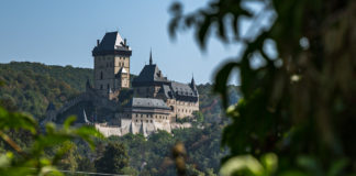 Karlstejn Castle – Czechia’s Erstwhile Tower Of London The highest level is the Big Tower, 60-metre tall, with its central area housing the Chapel of the Holy Cross. - Karlstejn Castle - Czechia’s Erstwhile Tower Of London - Travelure ©