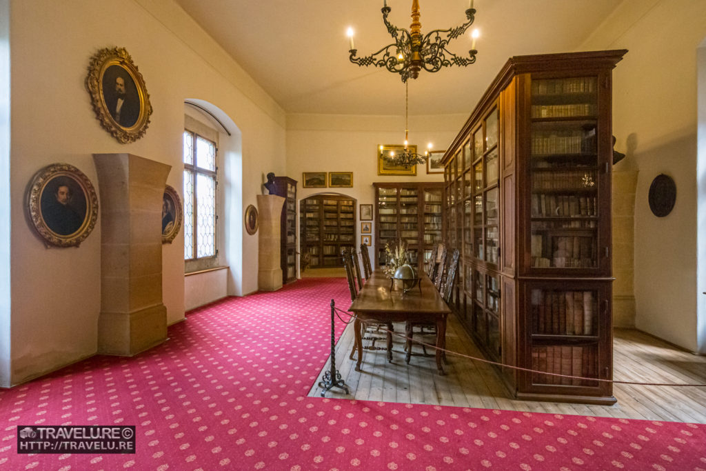 The castle library - Travelure ©