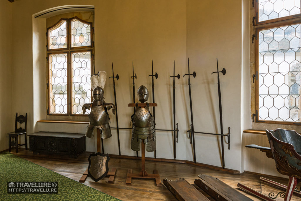 Medieval armour on display in Krivoklat Castle - Travelure ©