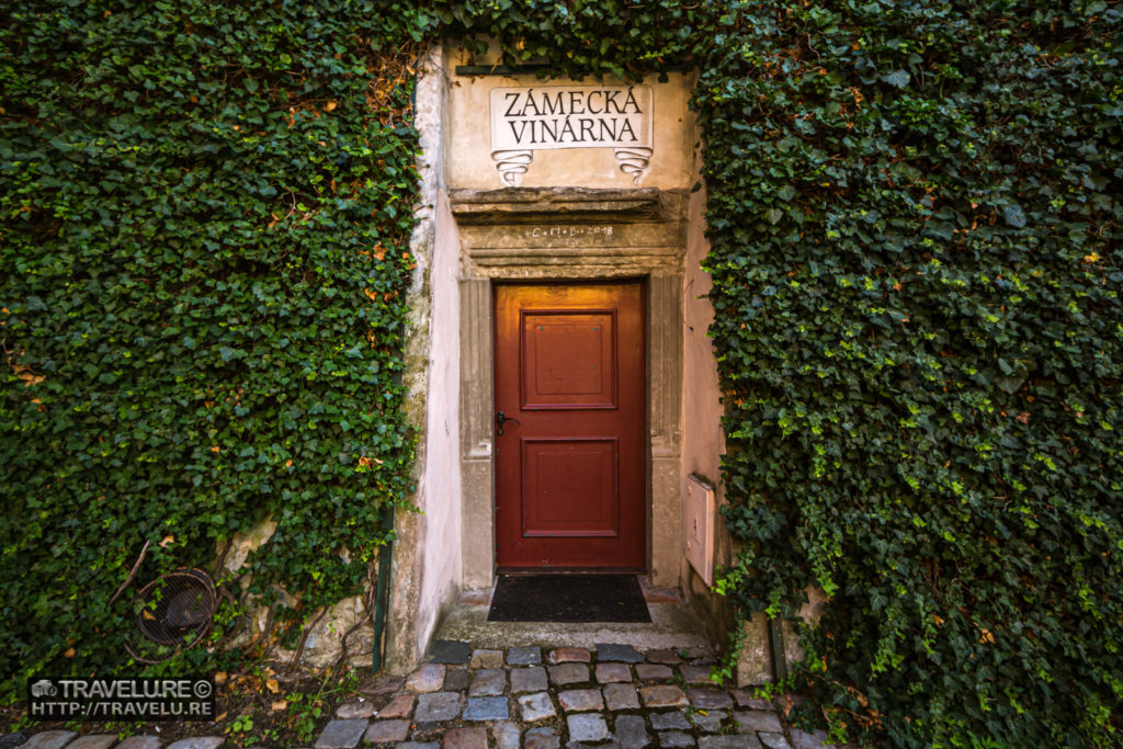 Entrance to the wine cellar - Travelure ©