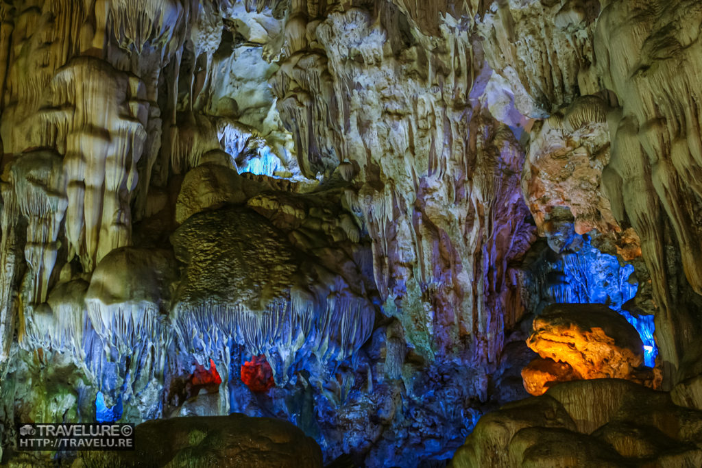 Beauty of nature inside Dau Go cave - Travelure ©