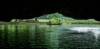 Tam Coc, Ninh Binh – Vietnam’s Inland Ha Long Bay About 20 minutes into the ride we found ourselves ducking under as our boat passed through a cave. - Tam Coc, Ninh Binh - Vietnam’s Inland Ha Long Bay - Travelure ©