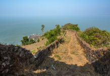 Korlai Fort Alibag – So Near, Yet So Far While Shivaji’s tale of glory started in its neighbourhood, the Korlai Fort remained too far for him. - Korlai Fort Alibag - So Near, Yet So Far - Travelure ©