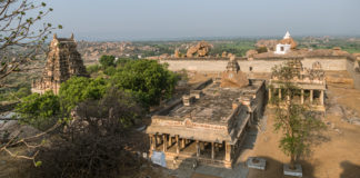 Temples of Hampi – Vijayanagara Empire Built between the 14th and the 16th centuries, they flaunt signature period workmanship. - Temples of Hampi - Vijayanagara Empire - Travelure ©