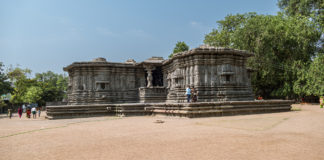 1000 Pillar Temple Hanamkonda, Warangal …it is in a labyrinthine maze of narrow alleys that is typical of any small town - 1000 Pillar Temple Hanamkonda, Warangal - Travelure ©